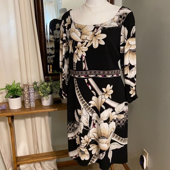 Dresses & Skirts - White House Black Market Dress - L EUC